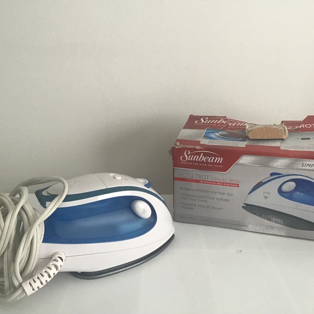 Mini travel iron